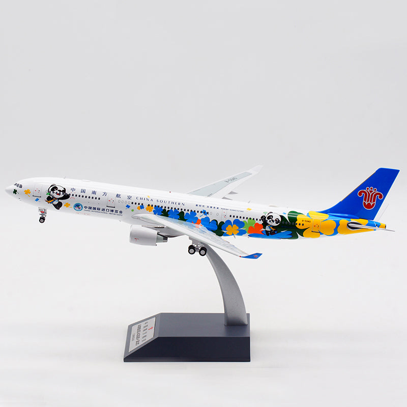 1:200 China Southern Airlines A330-300 B-5940 CIIE Airplane Model