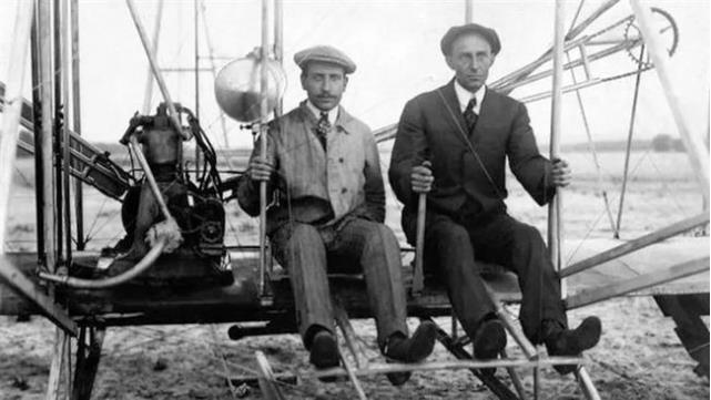 The inventor of the airplane: the Wright brothers