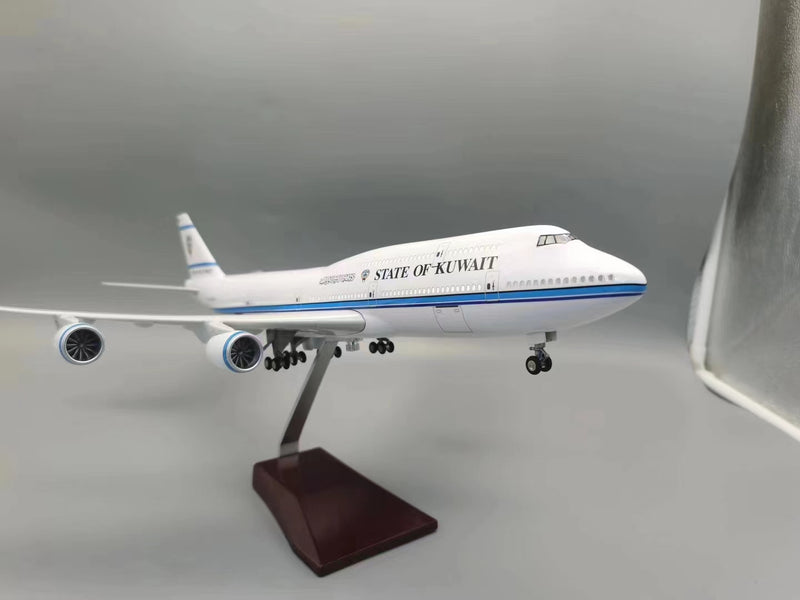 1:160 Kuwait Boeing 747-8 Airplane Model
