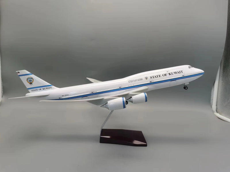1:160 Kuwait Boeing 747-8 Airplane Model