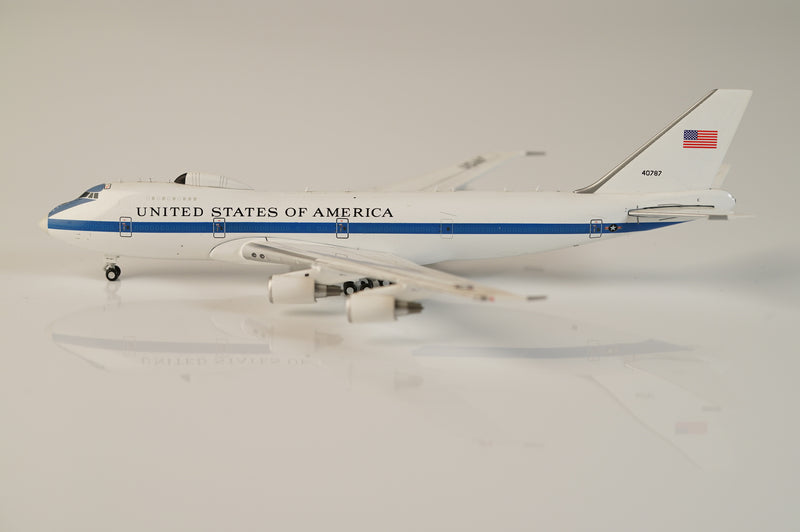 1:200 Boeing E-4B NEACP/USAF 747 Airplane Model