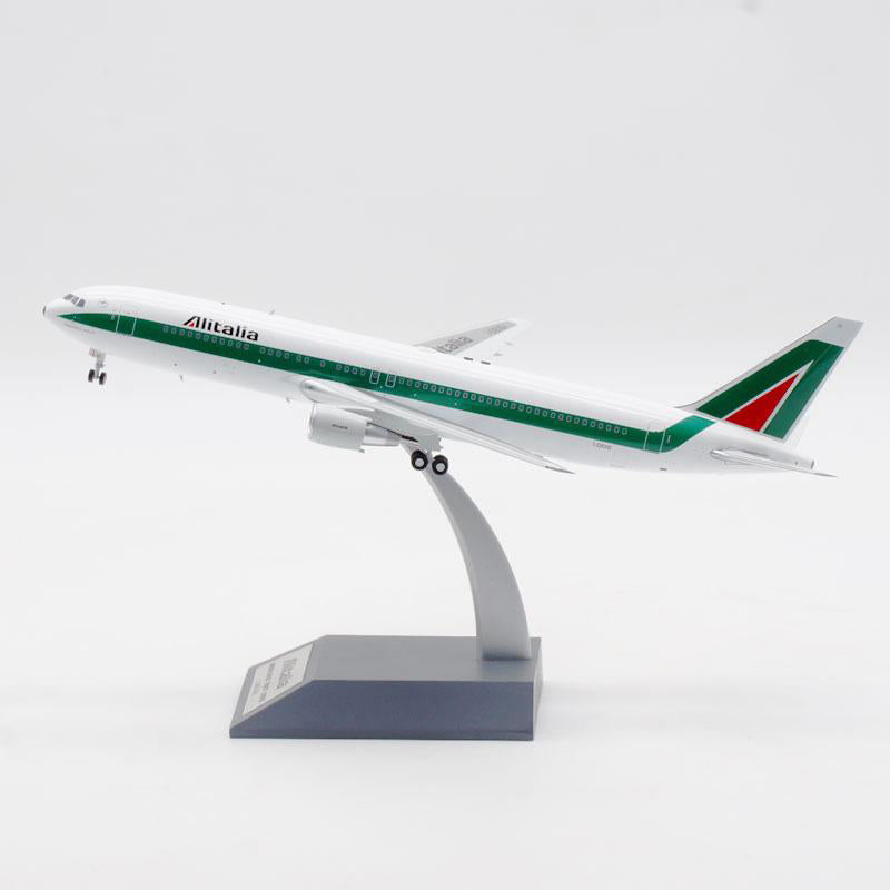 1:200 Alitalia B767-300ER I-DEIG Airplane Model