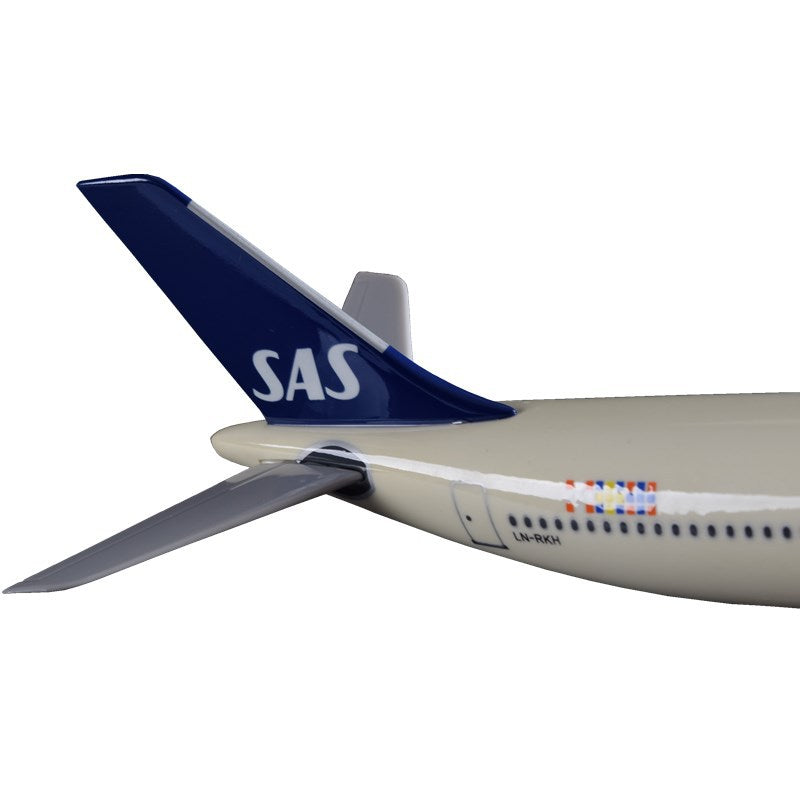 scandinavian airlines b737-800 aircraft model