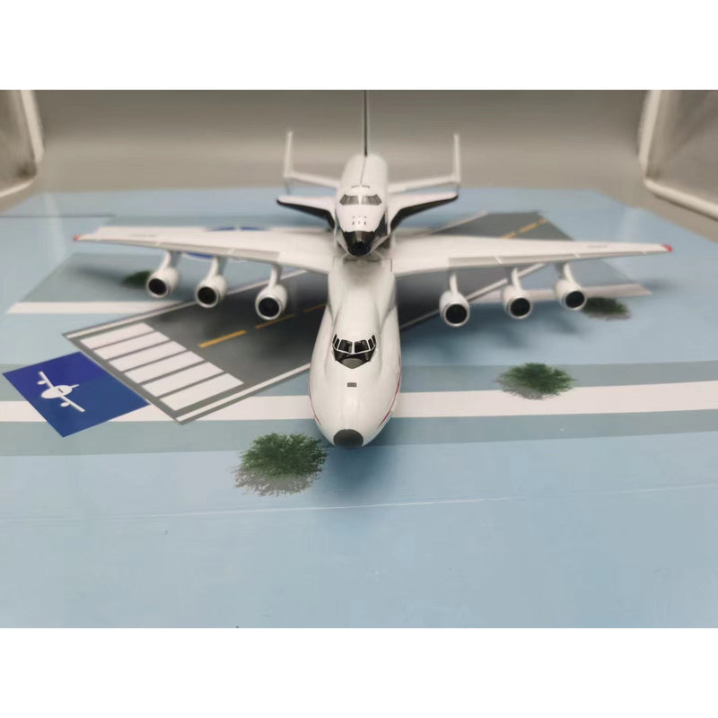 1:200 Antonov AN225 with Space Shuttle Blizzard Model