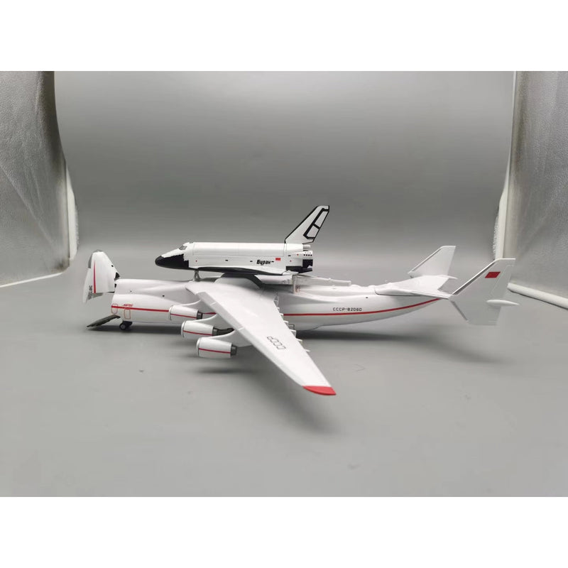 1:200 Antonov AN225 with Space Shuttle Blizzard Model