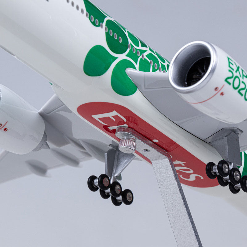 1:157 Emirates Expo Boeing 777-300 Airplane Model
