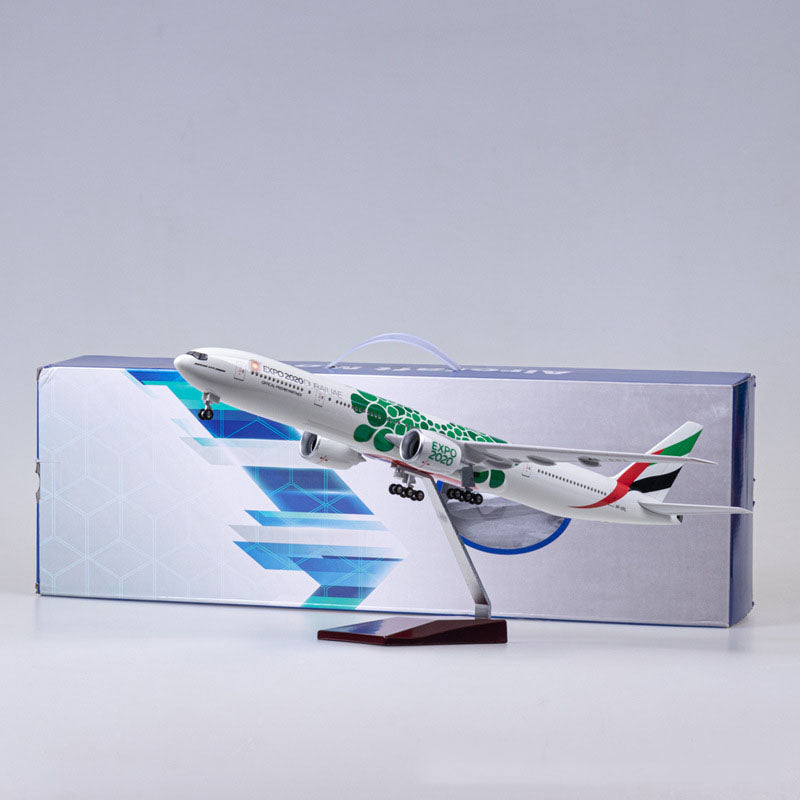 1:157 Emirates Expo Boeing 777-300 Airplane Model