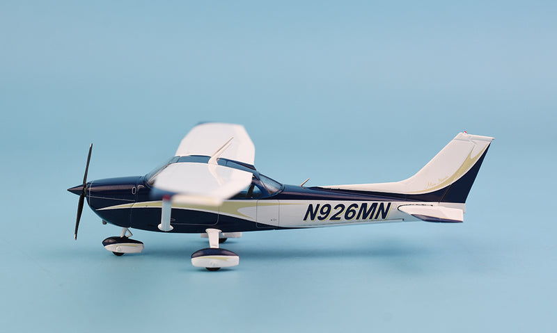 1:72 Cessna 172 N926MN Airplane Model