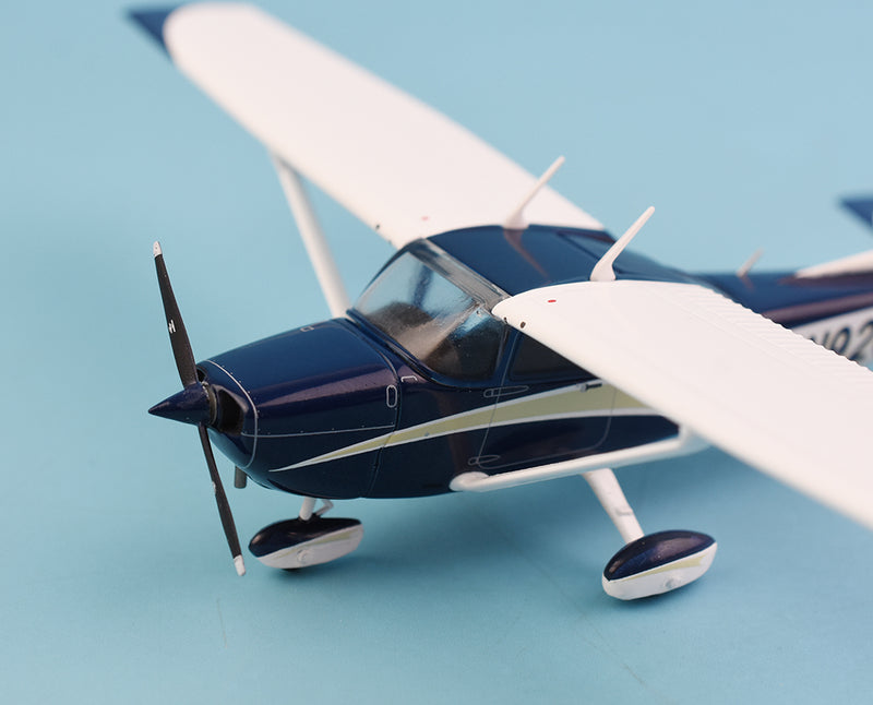 1:72 Cessna 172 N926MN Airplane Model