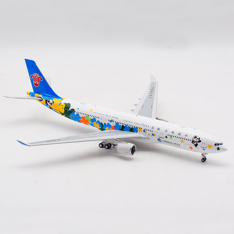 1:200 China Southern Airlines A330-300 B-5940 CIIE Airplane Model