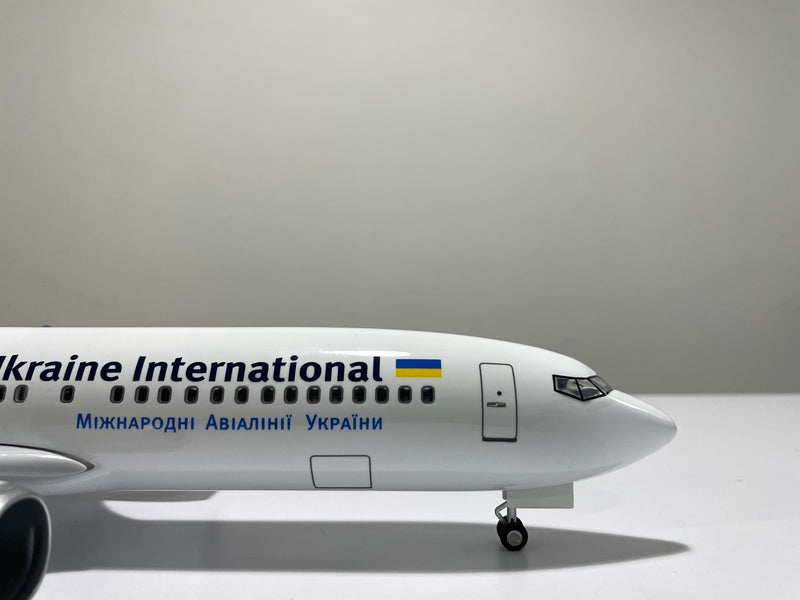 1:85 Ukraine International Airlines Boeing B737-800 Airplane Model