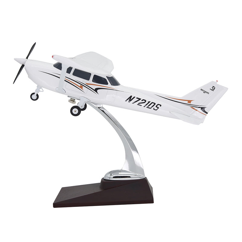 1:32 Cessna 172 Airplane Model