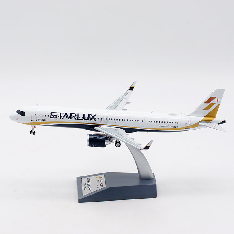 1:200 STARLUX Airlines A321NEO B-58201 Airplane Model