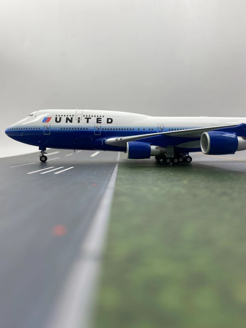 1:200 United Airlines B747-400 Diecast Airplane Model